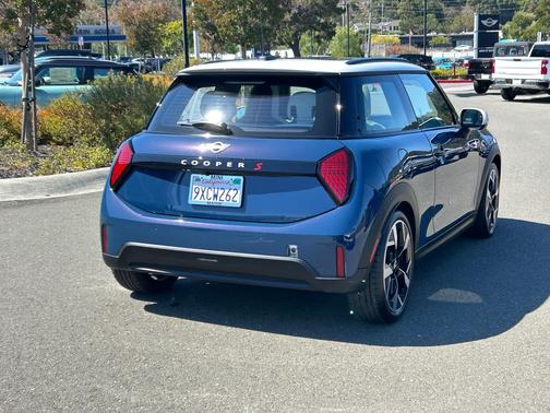 Indigo Sunset Blue Metallic 2026 MINI Hardtop Iconic