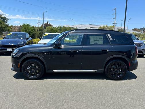 Midnight Black 2027 MINI Countryman Cooper S