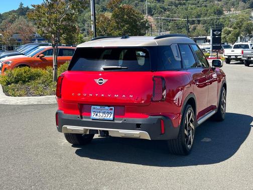 Chili Pepper Red 2026 MINI Countryman S
