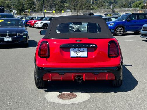 Chili Pepper Red 2026 MINI Convertible JCW