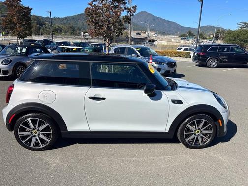 White Silver 2023 MINI SE Hardtop
