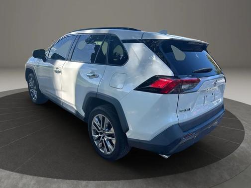 Blizzard Pearl 2019 Toyota RAV4 Limited FWD (Natl)
