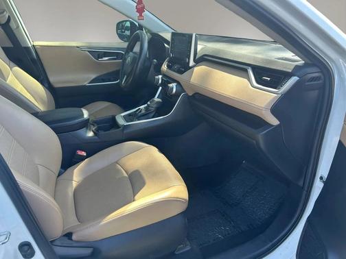 Blizzard Pearl 2019 Toyota RAV4 Limited FWD (Natl)