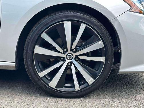 Brilliant Silver Metallic 2020 Nissan Altima 2.5 SR