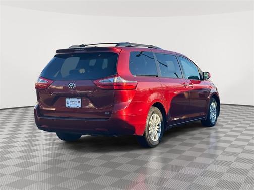 2017 Toyota Sienna XLE