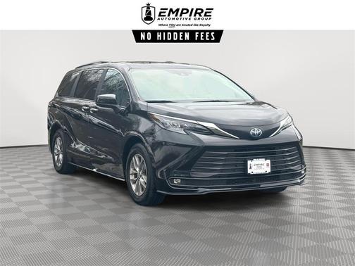 2025 Toyota Sienna XLE 8 Passenger