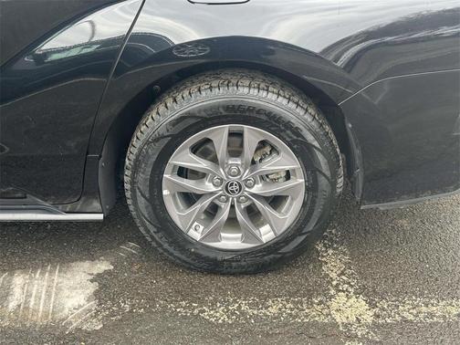 2025 Toyota Sienna XLE 8 Passenger