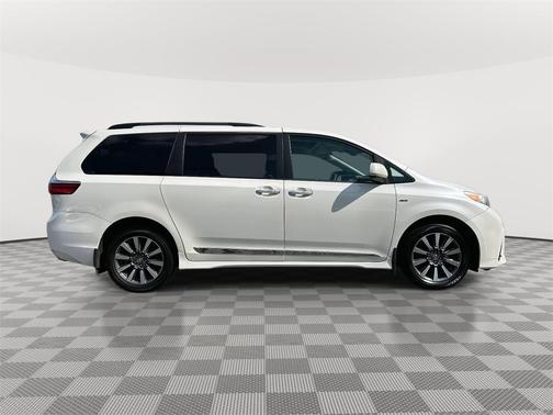 2018 Toyota Sienna XLE Premium