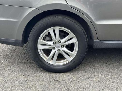 Mineral Gray 2011 Hyundai SANTA FE SE