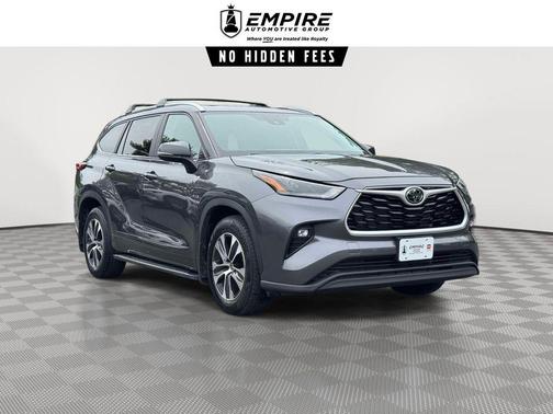 Magnetic Gray Metallic 2023 Toyota Highlander XLE