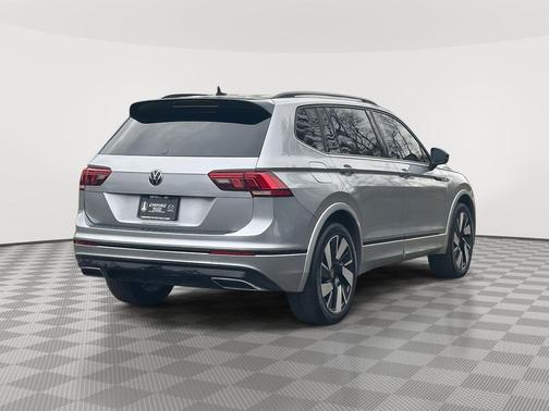 2021 Volkswagen Tiguan 2.0T SE R-Line Black