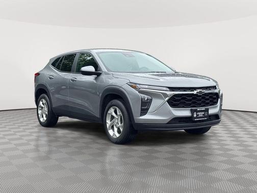 Sterling Gray Metallic 2024 Chevrolet Trax LS