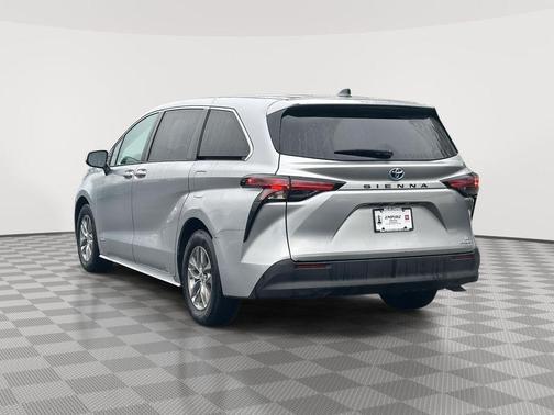2021 Toyota Sienna LE