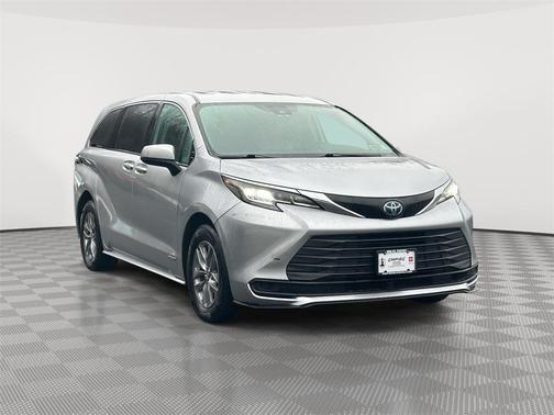 2021 Toyota Sienna LE