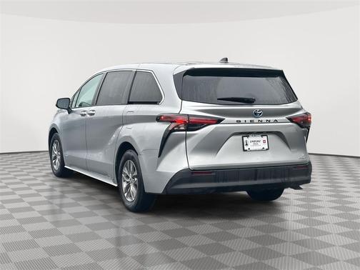 2021 Toyota Sienna LE