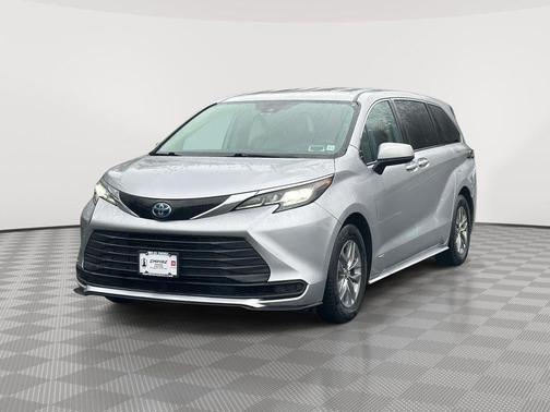 2021 Toyota Sienna LE