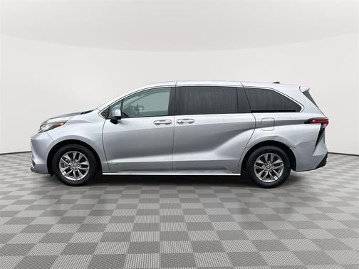 2021 Toyota Sienna LE