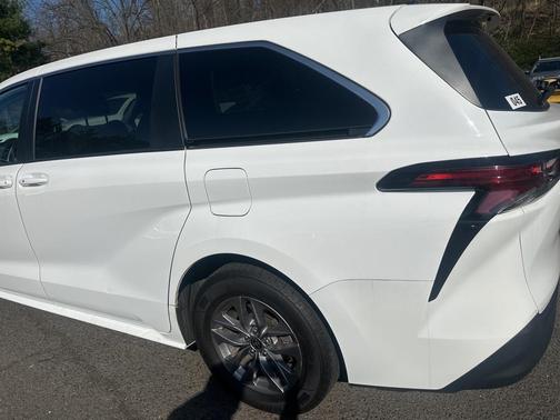 2022 Toyota Sienna LE