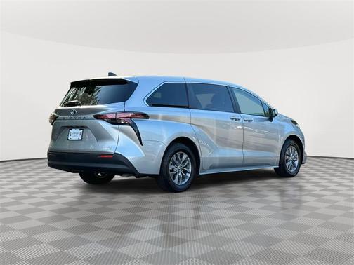 2021 Toyota Sienna LE