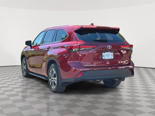 Ruby Flare Pearl 2023 Toyota Highlander XLE