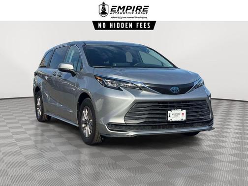 Celestial Silver Metallic 2022 Toyota Sienna LE