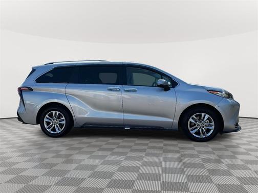 2023 Toyota Sienna Limited
