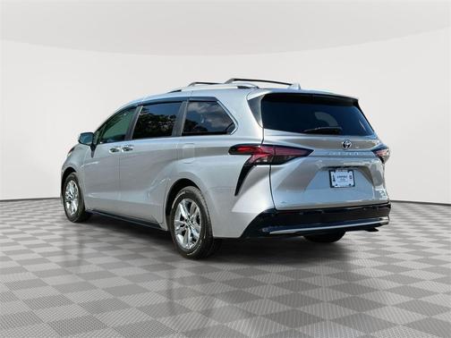 2023 Toyota Sienna Limited
