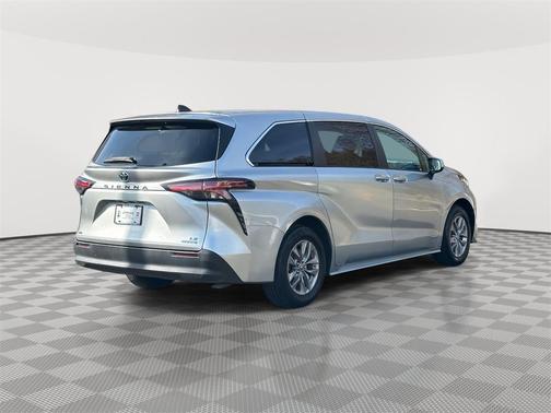 2021 Toyota Sienna LE