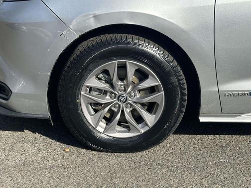 2021 Toyota Sienna LE