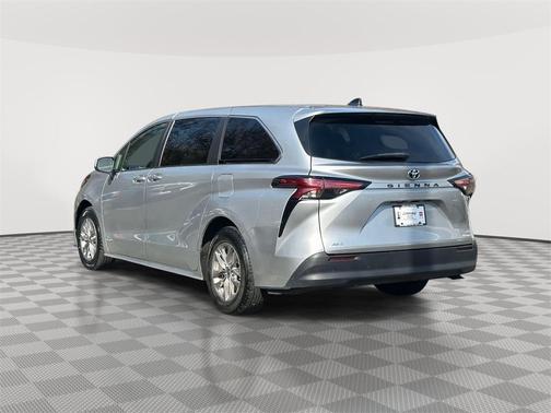 2021 Toyota Sienna LE