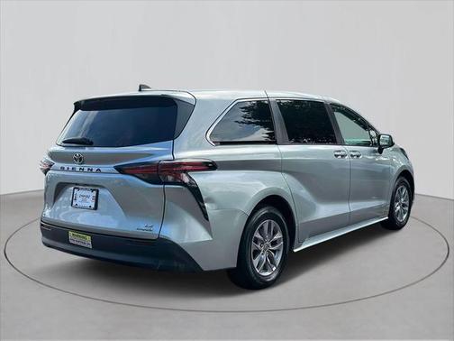 2021 Toyota Sienna LE
