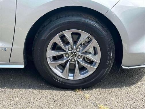 2021 Toyota Sienna LE