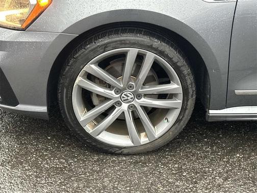 2017 Volkswagen Passat 1.8T R-Line