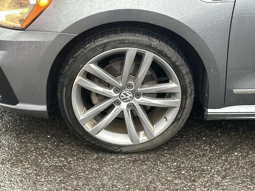 2017 Volkswagen Passat 1.8T R-Line