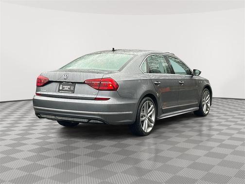 2017 Volkswagen Passat 1.8T R-Line
