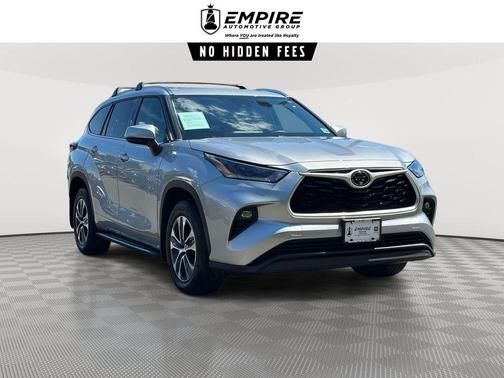 Celestial Silver Metallic 2021 Toyota Highlander XLE