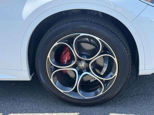 Alfa White 2023 Alfa Romeo Stelvio Ti