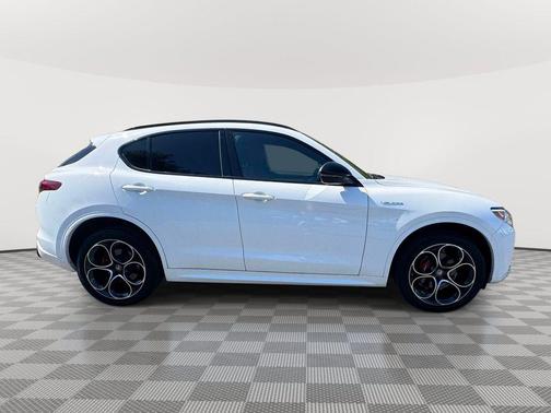 Alfa White 2023 Alfa Romeo Stelvio Ti