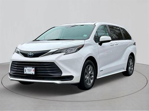 2021 Toyota Sienna LE