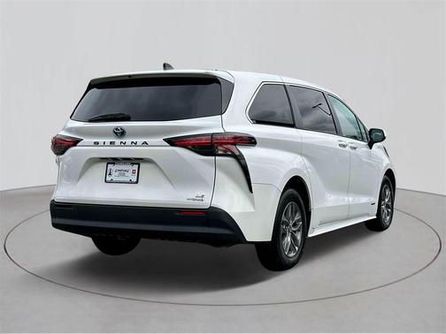 2021 Toyota Sienna LE