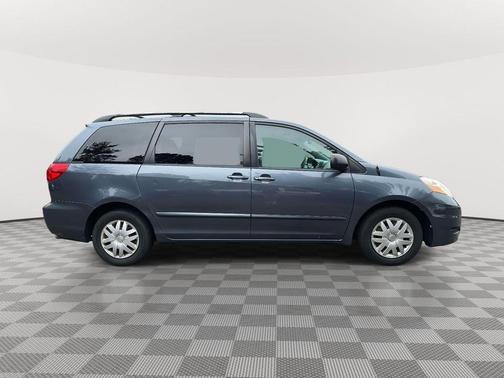 2009 Toyota Sienna LE