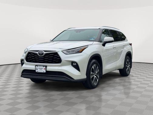 Blizzard Pearl 2020 Toyota Highlander XLE