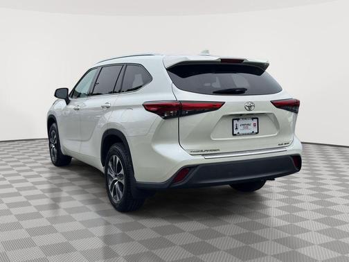 Blizzard Pearl 2020 Toyota Highlander XLE