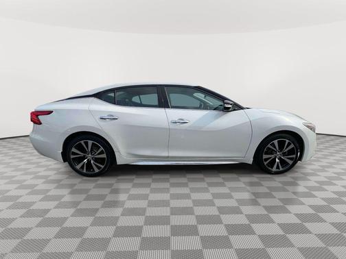 White 2018 Nissan Maxima 3.5 SL