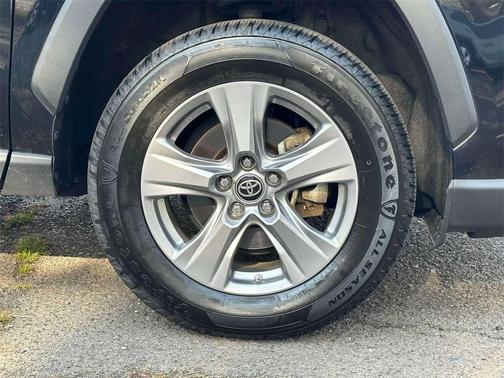 2022 Toyota RAV4 Hybrid LE