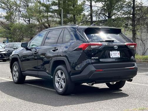 2022 Toyota RAV4 Hybrid LE