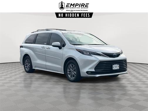2025 Toyota Sienna XLE
