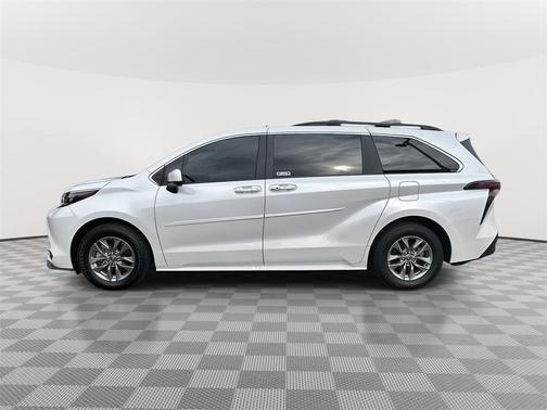 2025 Toyota Sienna XLE