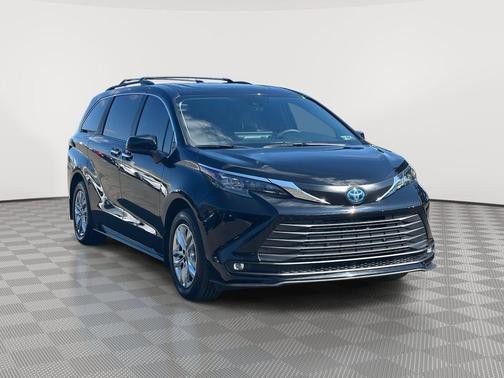 2025 Toyota Sienna XLE