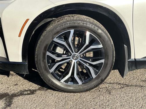 2025 Toyota Crown Signia XLE